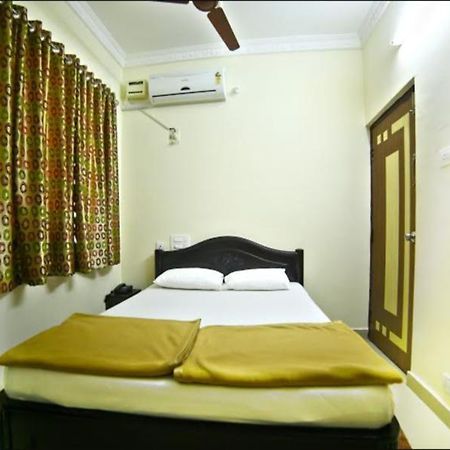 Reva Guest House Tirupati Esterno foto