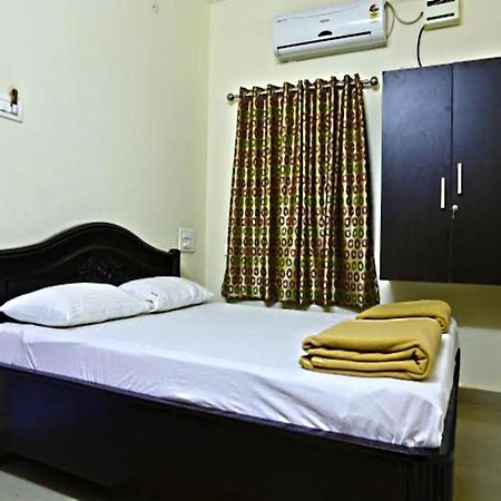 Reva Guest House Tirupati Esterno foto