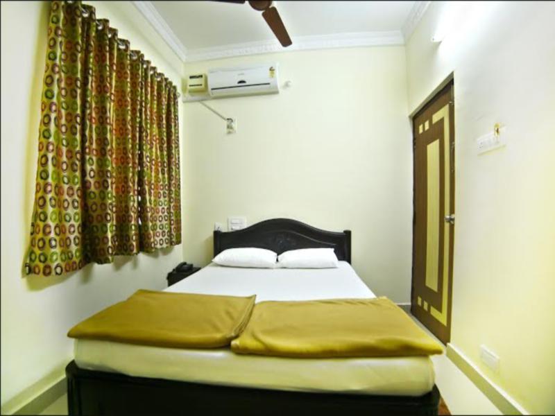 Reva Guest House Tirupati Esterno foto